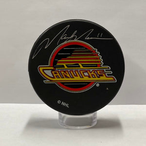 Mark Messier Signed Vancouver Canucks Hockey Puck. Auto JSA Image 1