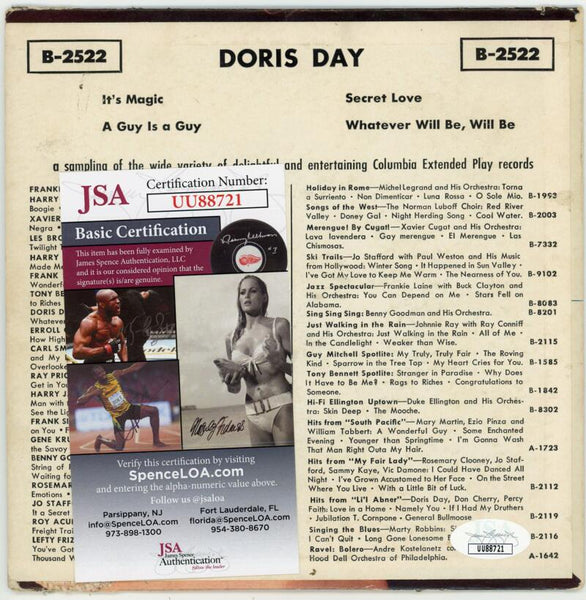 Doris Day Signed Vintage 45, "Que Sera, Sera" and "Secret Love". Auto JSA Image 2