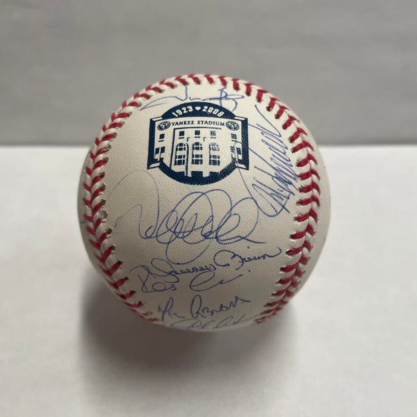 2008 Yankees LE #32 Team Signed Ball w/Core Four, 30 Signatures. Auto Steiner  Image 1
